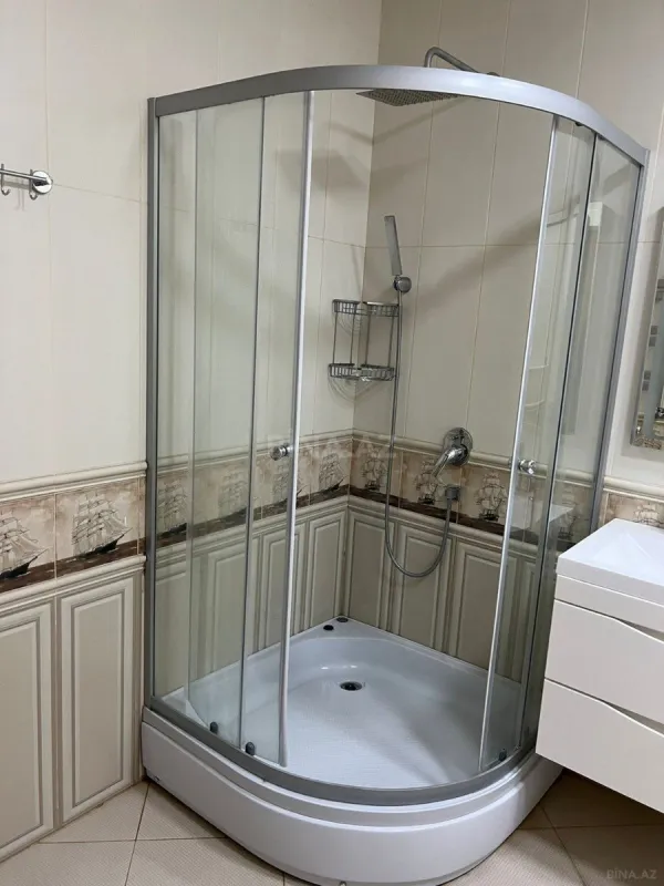 Satılır 4 otaqlı mənzil 178 m²