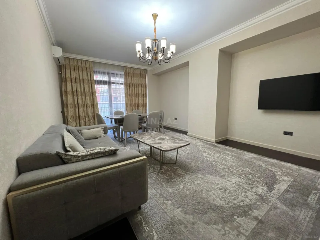 Satılır 4 otaqlı mənzil 178 m²