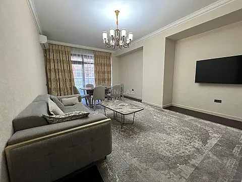 Satılır 4 otaqlı mənzil 178 m²