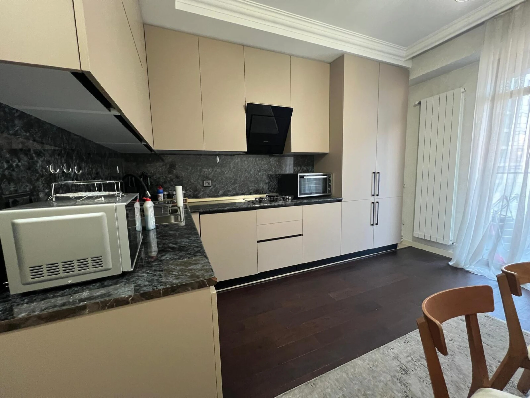 Satılır 4 otaqlı mənzil 178 m²