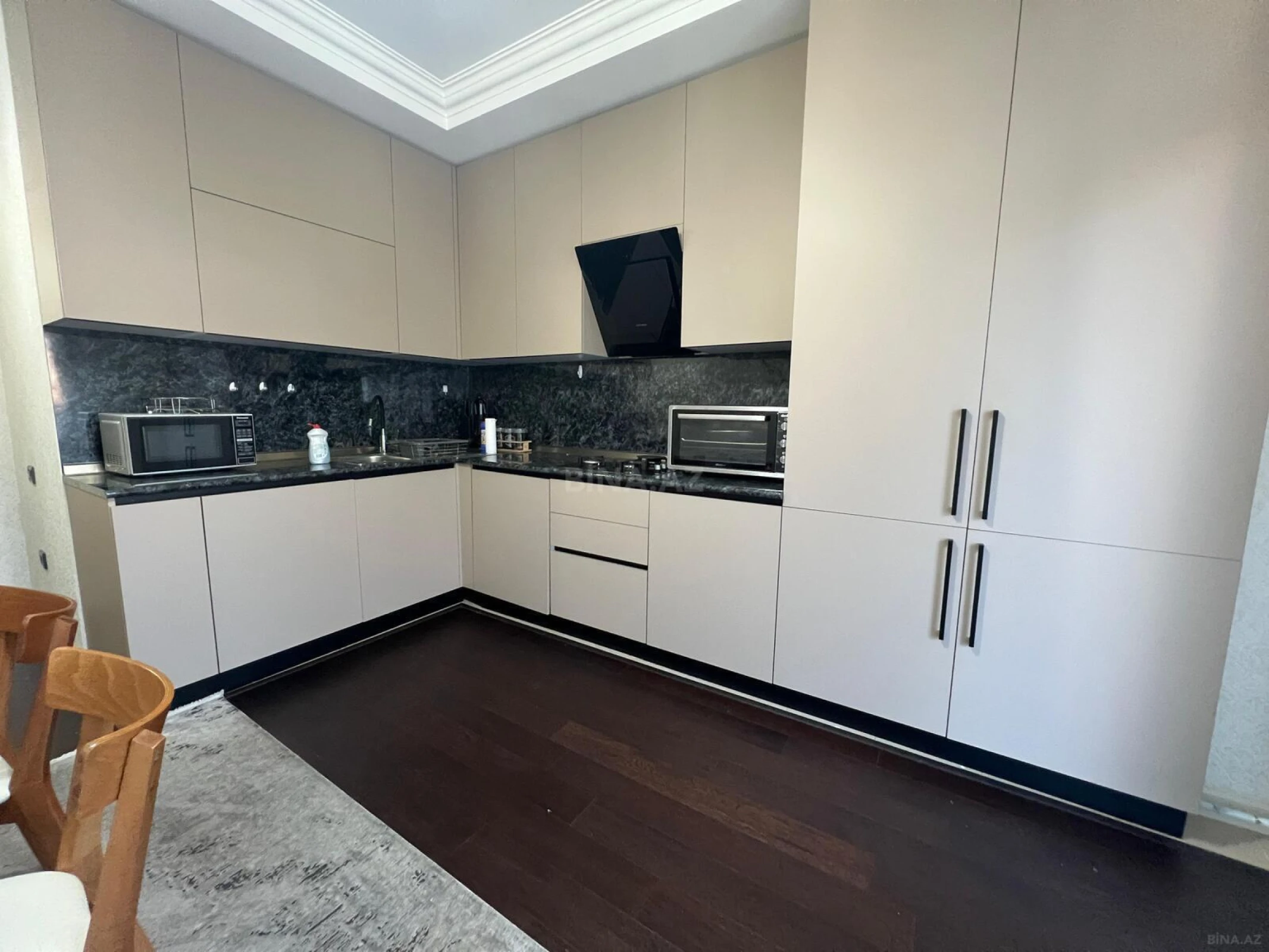 Satılır 4 otaqlı mənzil 178 m²