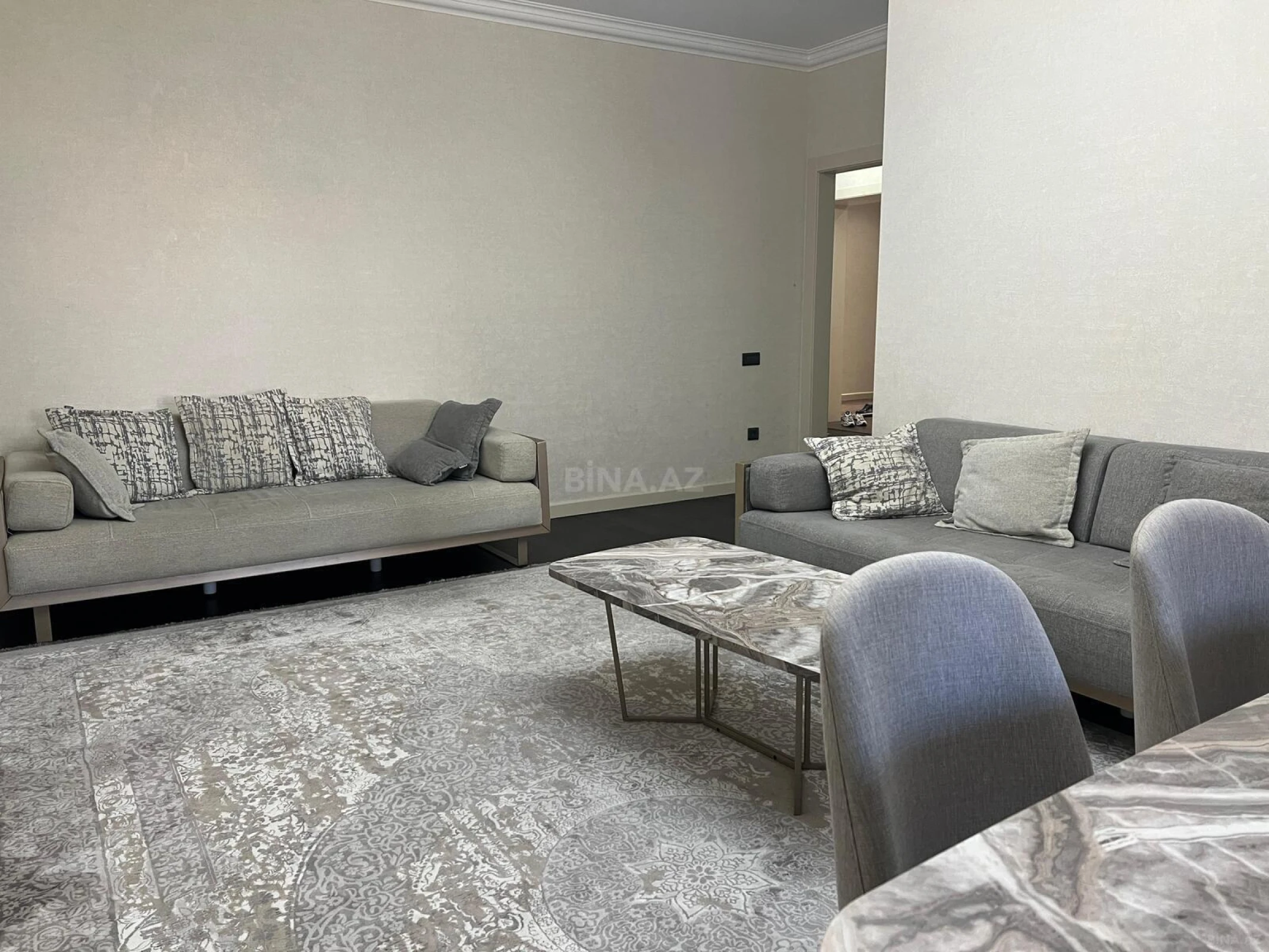 Satılır 4 otaqlı mənzil 178 m²