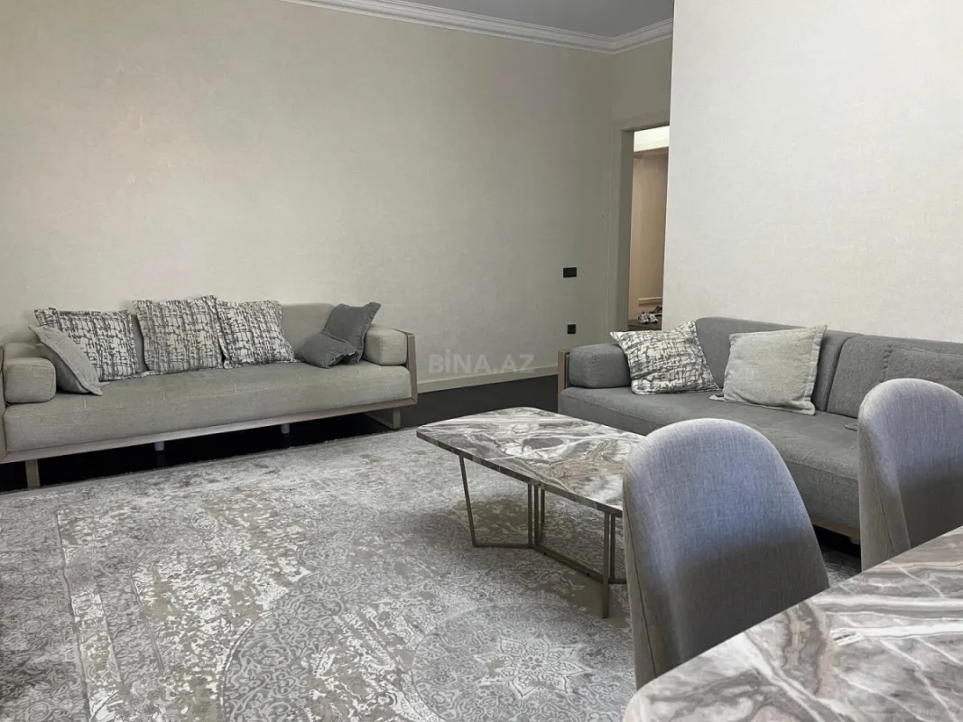 Satılır 4 otaqlı mənzil 178 m²