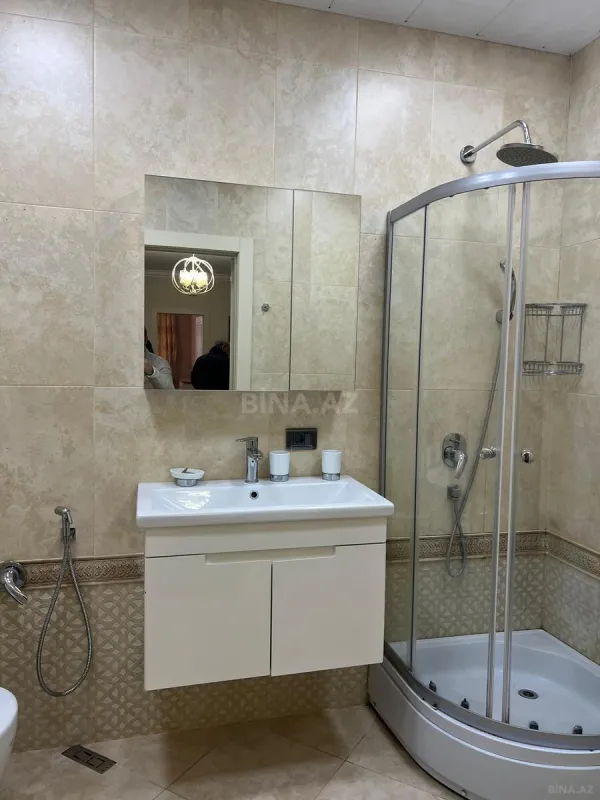 Satılır 4 otaqlı mənzil 178 m²