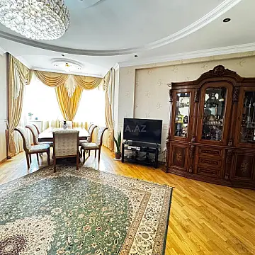 Satılır 3 otaqlı mənzil 130 m²