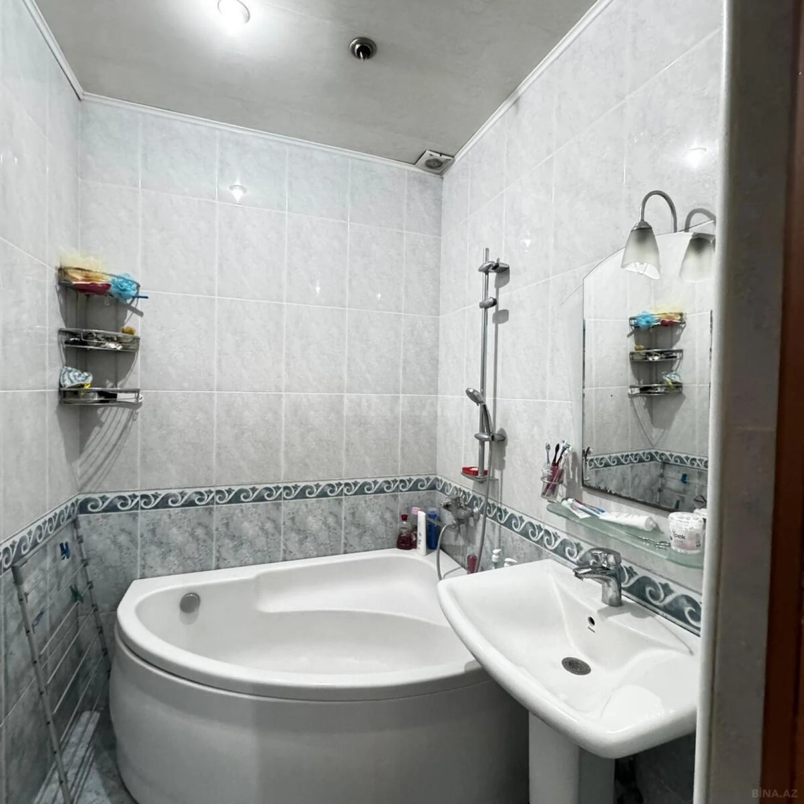 Satılır 3 otaqlı mənzil 130 m²