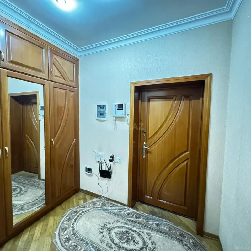 Satılır 3 otaqlı mənzil 130 m²