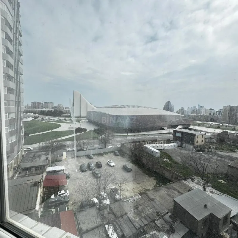 Satılır 3 otaqlı mənzil 130 m²