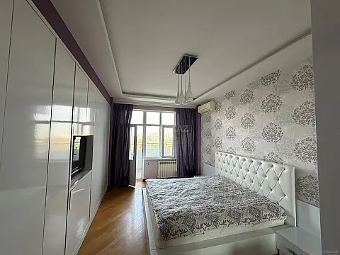 Kirayə verilir 2 otaqlı mənzil 120 m²