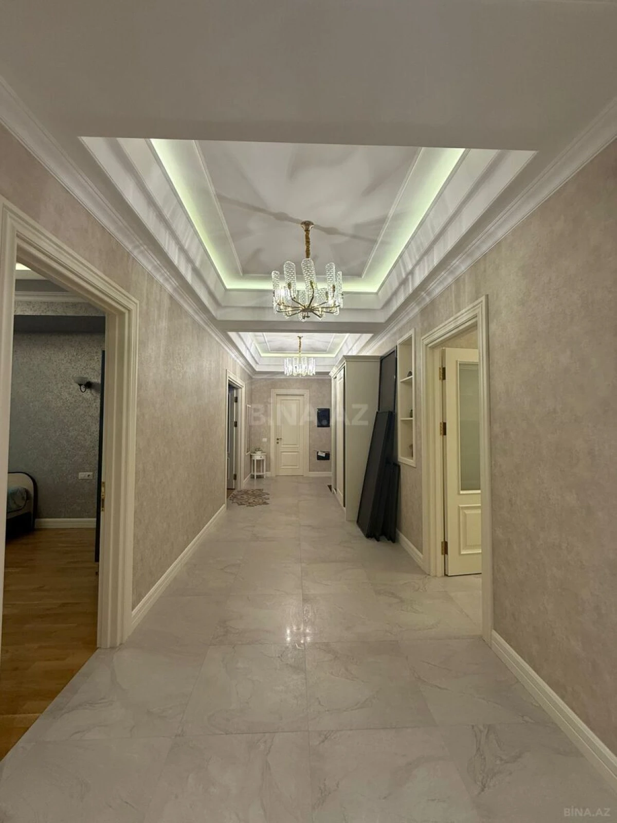 Kirayə verilir 4 otaqlı mənzil 195 m²