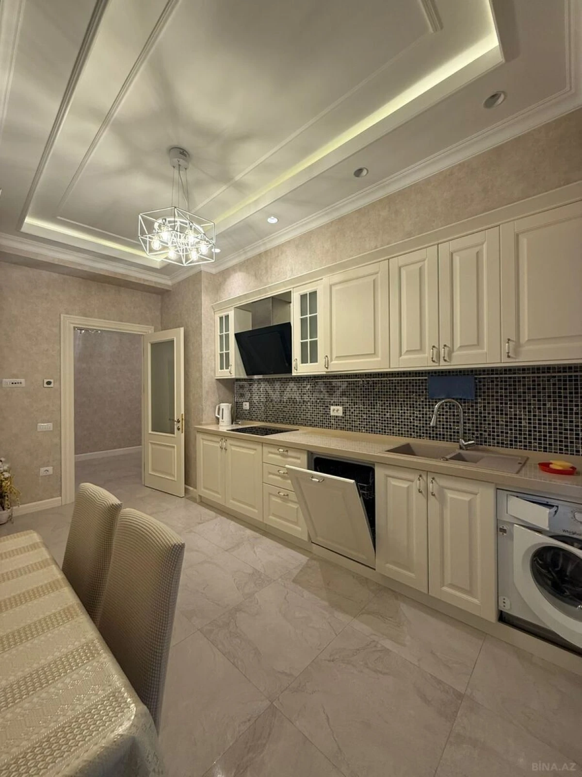 Kirayə verilir 4 otaqlı mənzil 195 m²