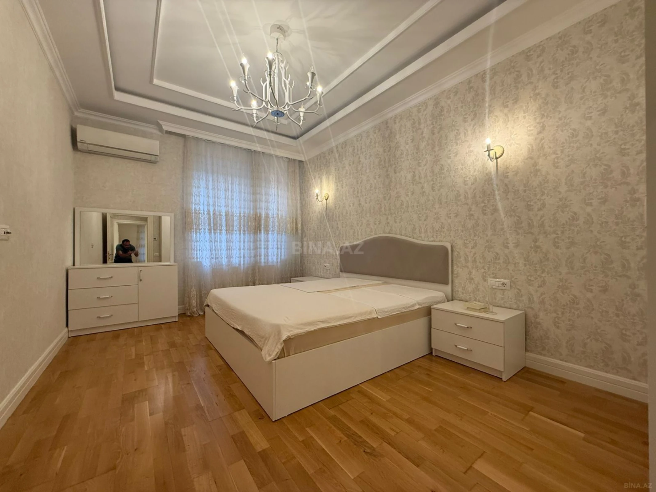 Kirayə verilir 4 otaqlı mənzil 195 m²