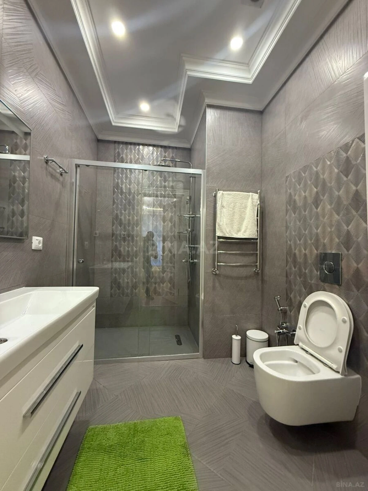 Kirayə verilir 4 otaqlı mənzil 195 m²