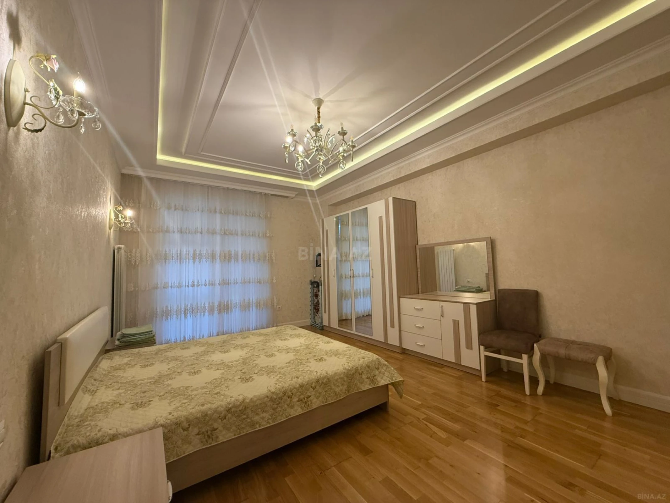 Kirayə verilir 4 otaqlı mənzil 195 m²