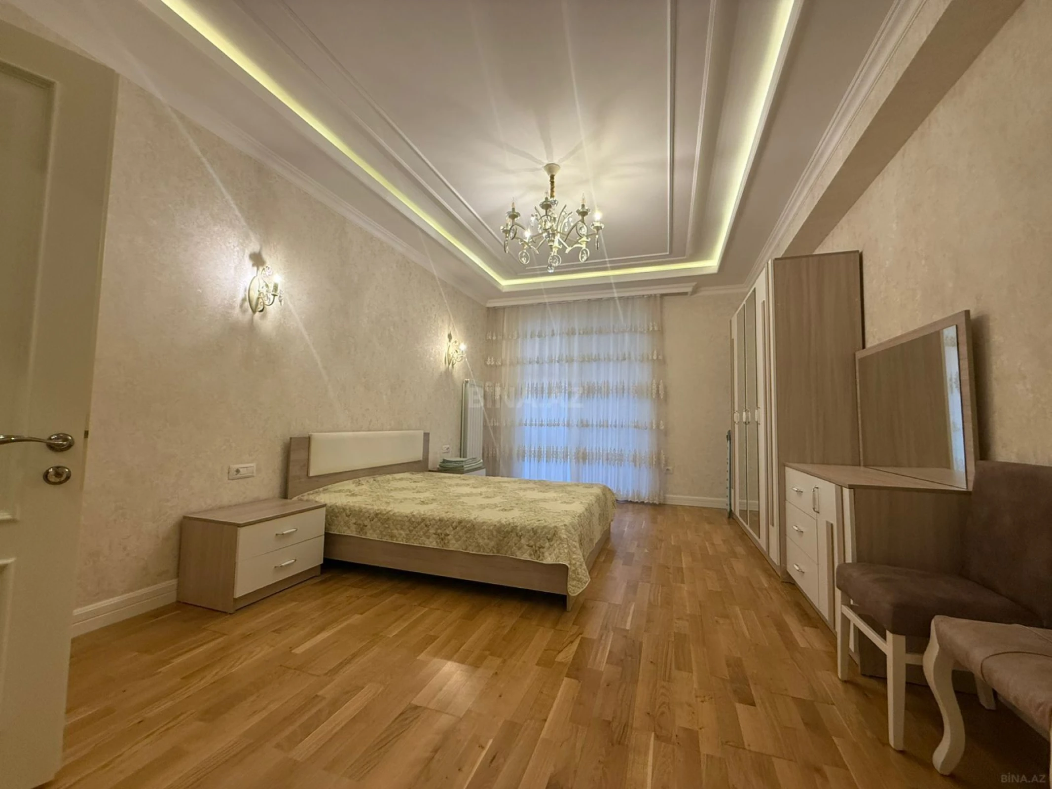 Kirayə verilir 4 otaqlı mənzil 195 m²