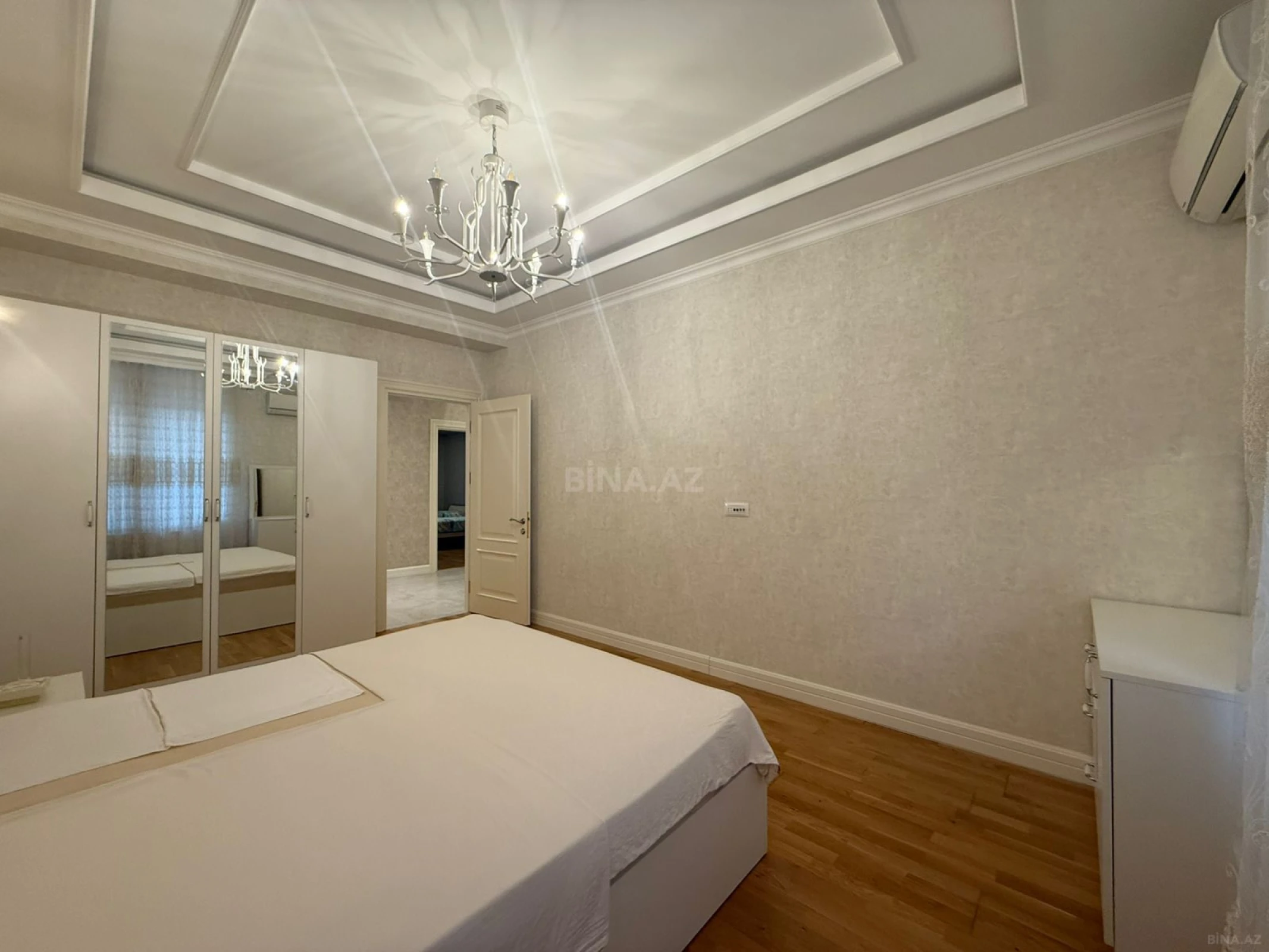 Kirayə verilir 4 otaqlı mənzil 195 m²