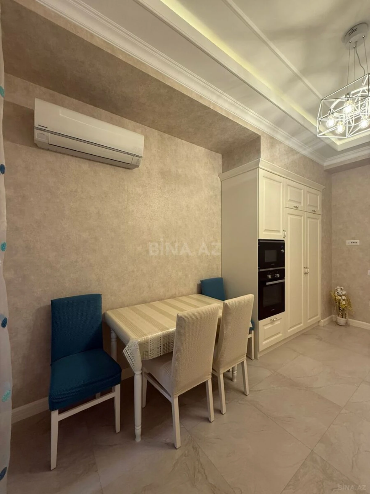 Kirayə verilir 4 otaqlı mənzil 195 m²