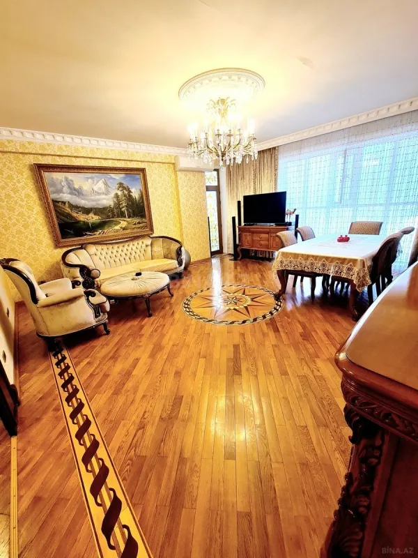 Satılır 3 otaqlı mənzil 130 m²