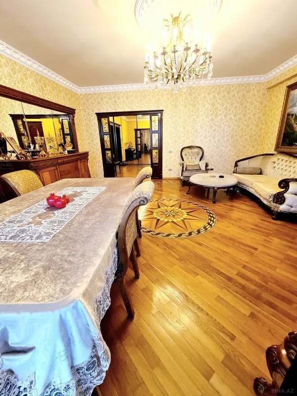 Satılır 3 otaqlı mənzil 130 m²