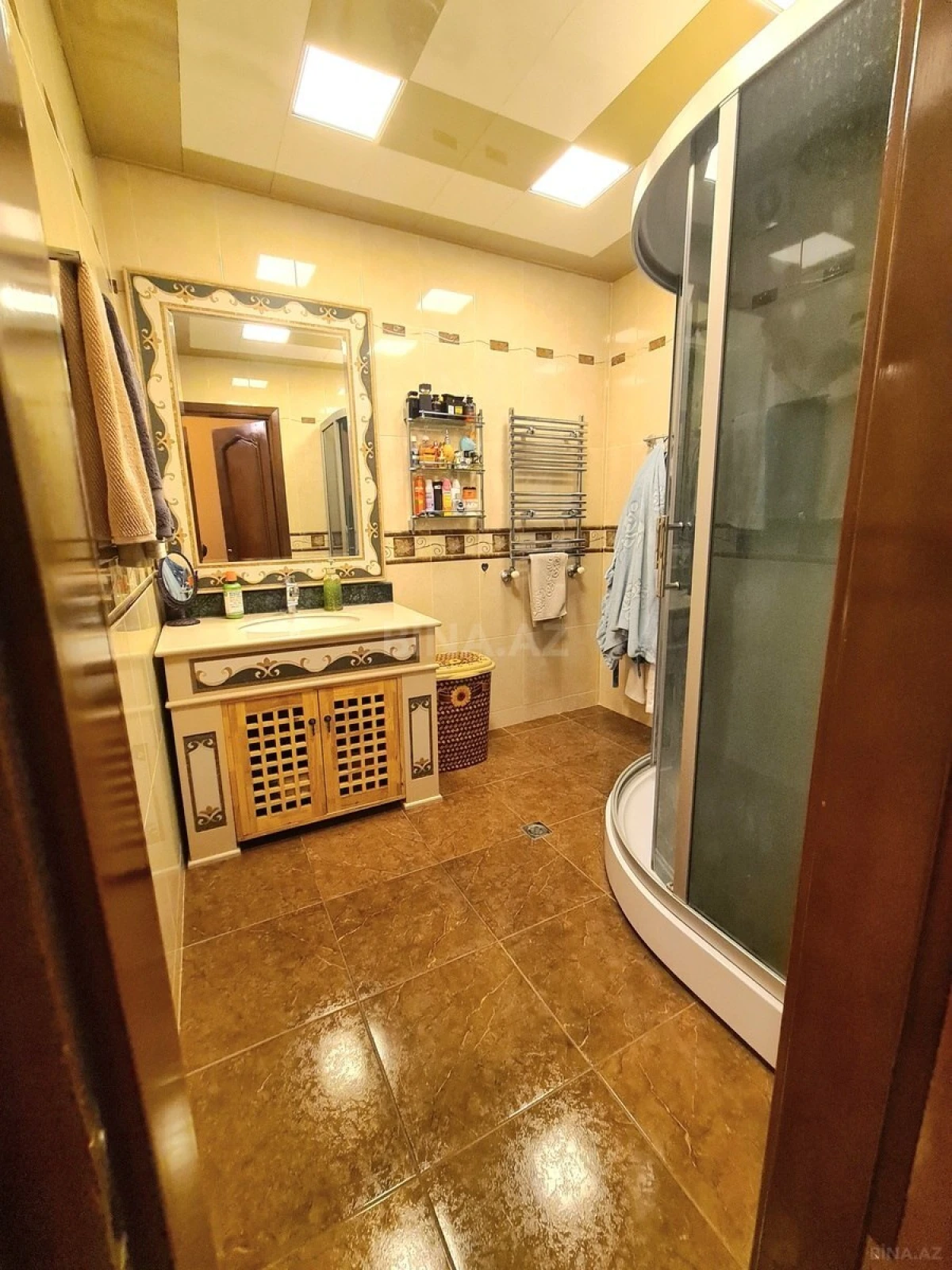 Satılır 3 otaqlı mənzil 130 m²