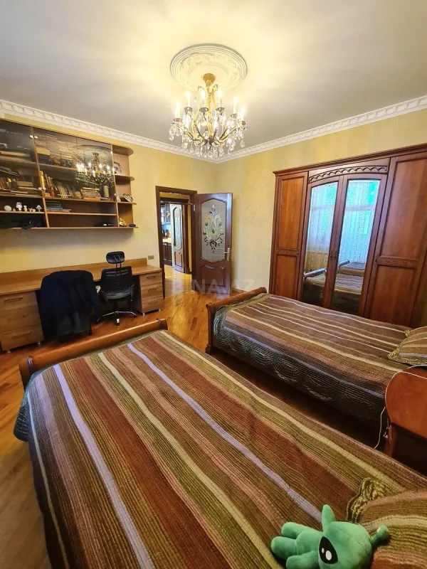 Satılır 3 otaqlı mənzil 130 m²