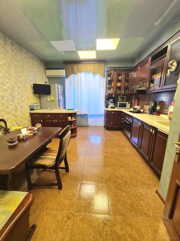 Satılır 3 otaqlı mənzil 130 m²