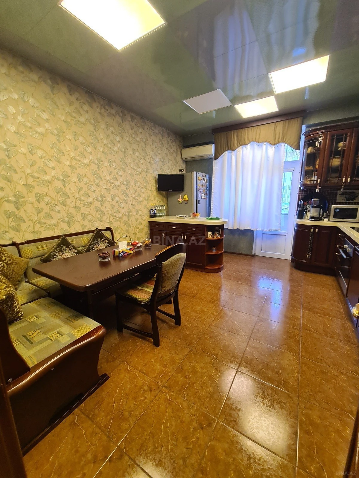 Satılır 3 otaqlı mənzil 130 m²