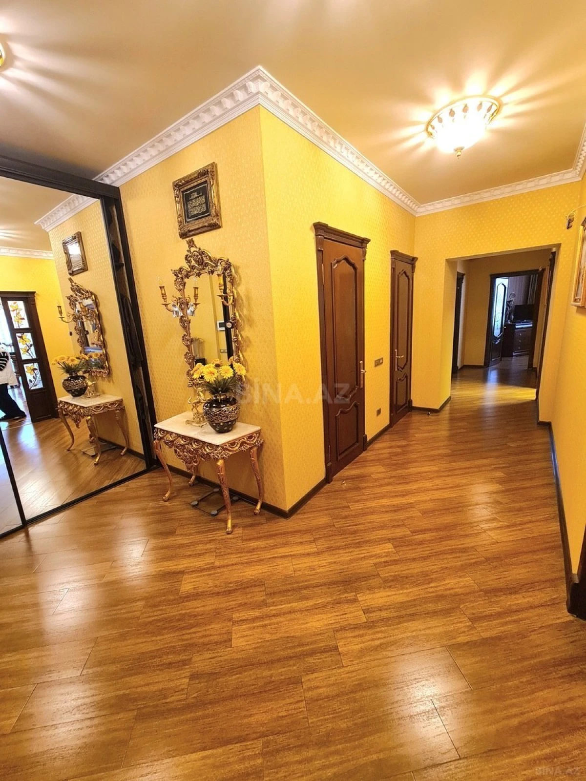 Satılır 3 otaqlı mənzil 130 m²