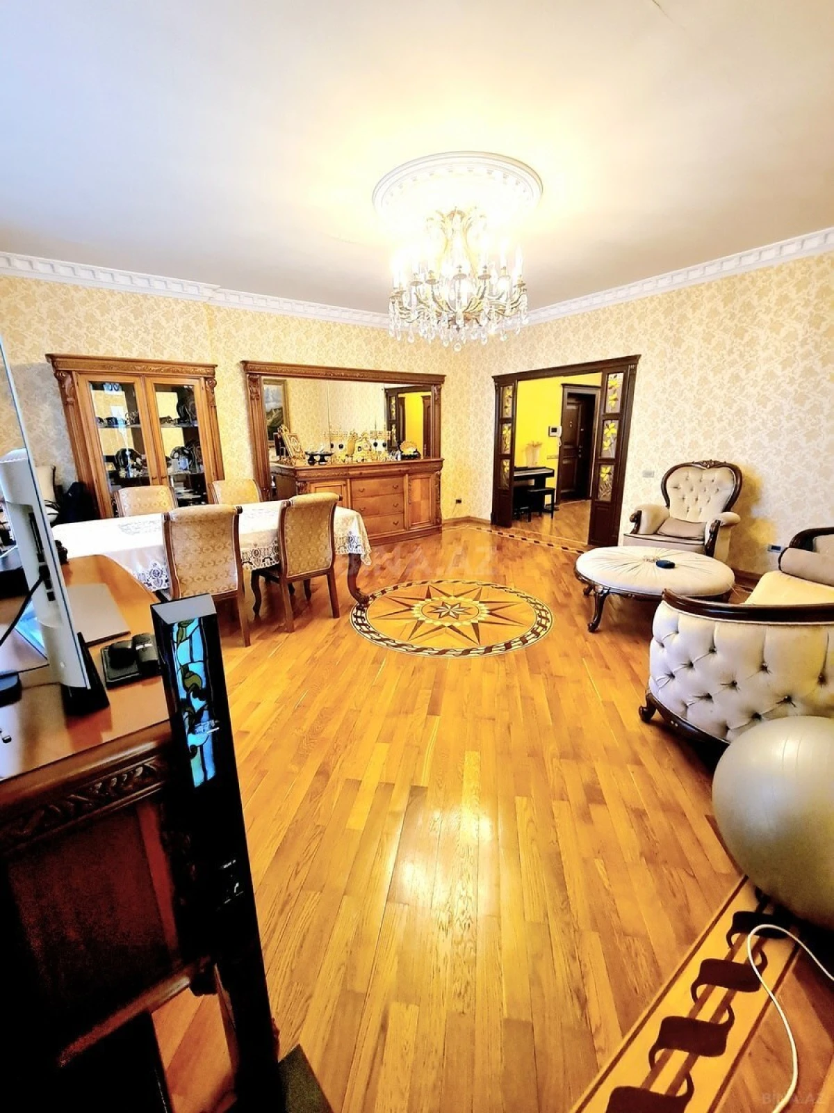 Satılır 3 otaqlı mənzil 130 m²