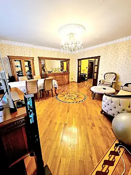 Satılır 3 otaqlı mənzil 130 m²