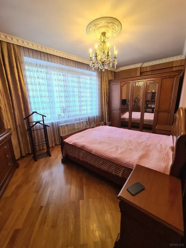 Satılır 3 otaqlı mənzil 130 m²