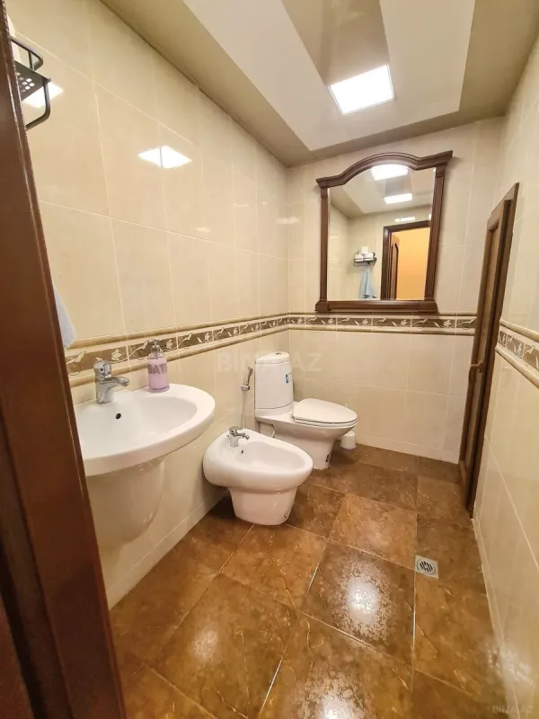 Satılır 3 otaqlı mənzil 130 m²