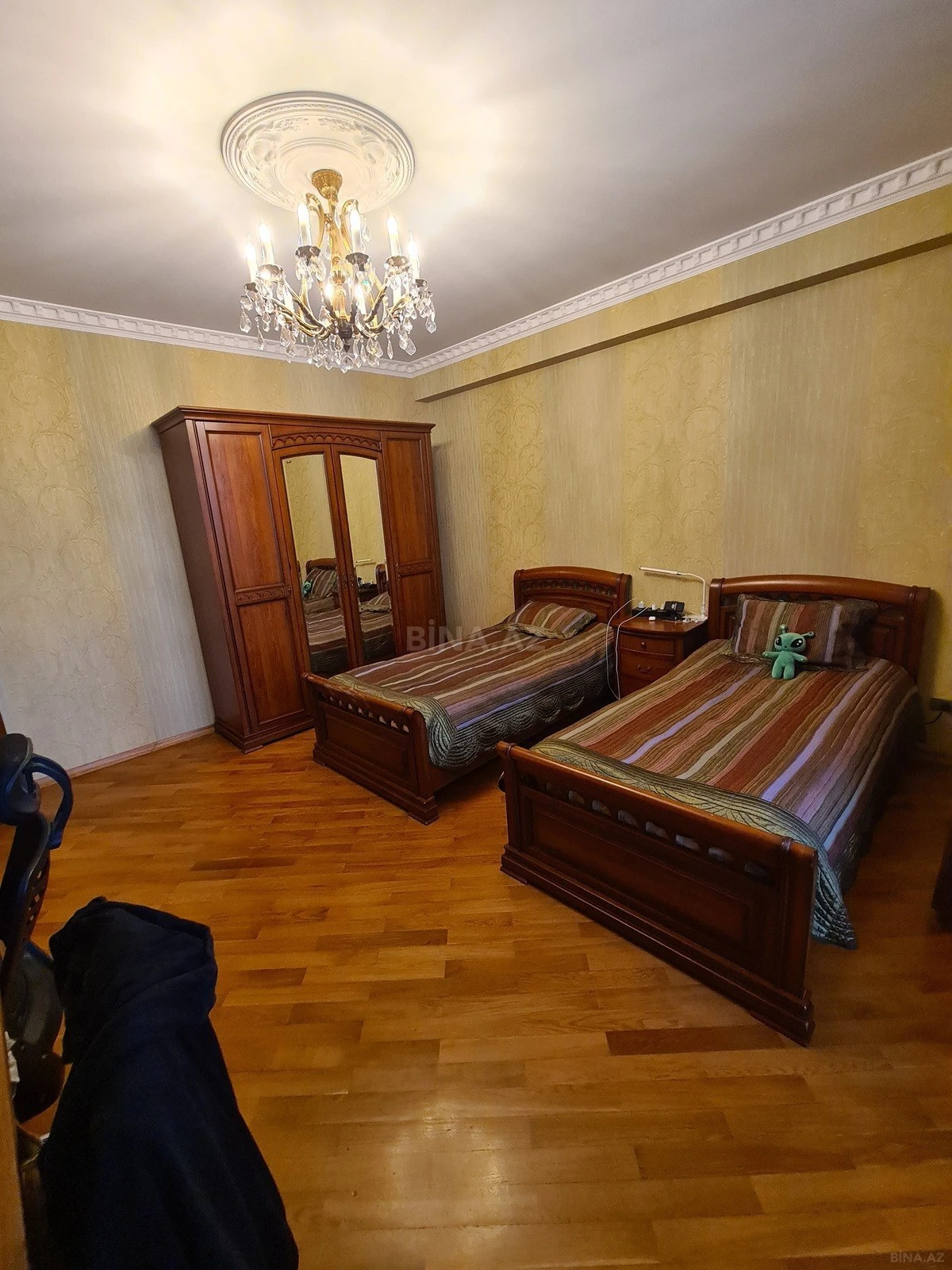 Satılır 3 otaqlı mənzil 130 m²