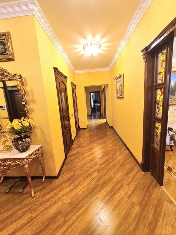 Satılır 3 otaqlı mənzil 130 m²