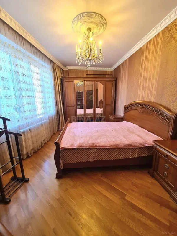 Satılır 3 otaqlı mənzil 130 m²