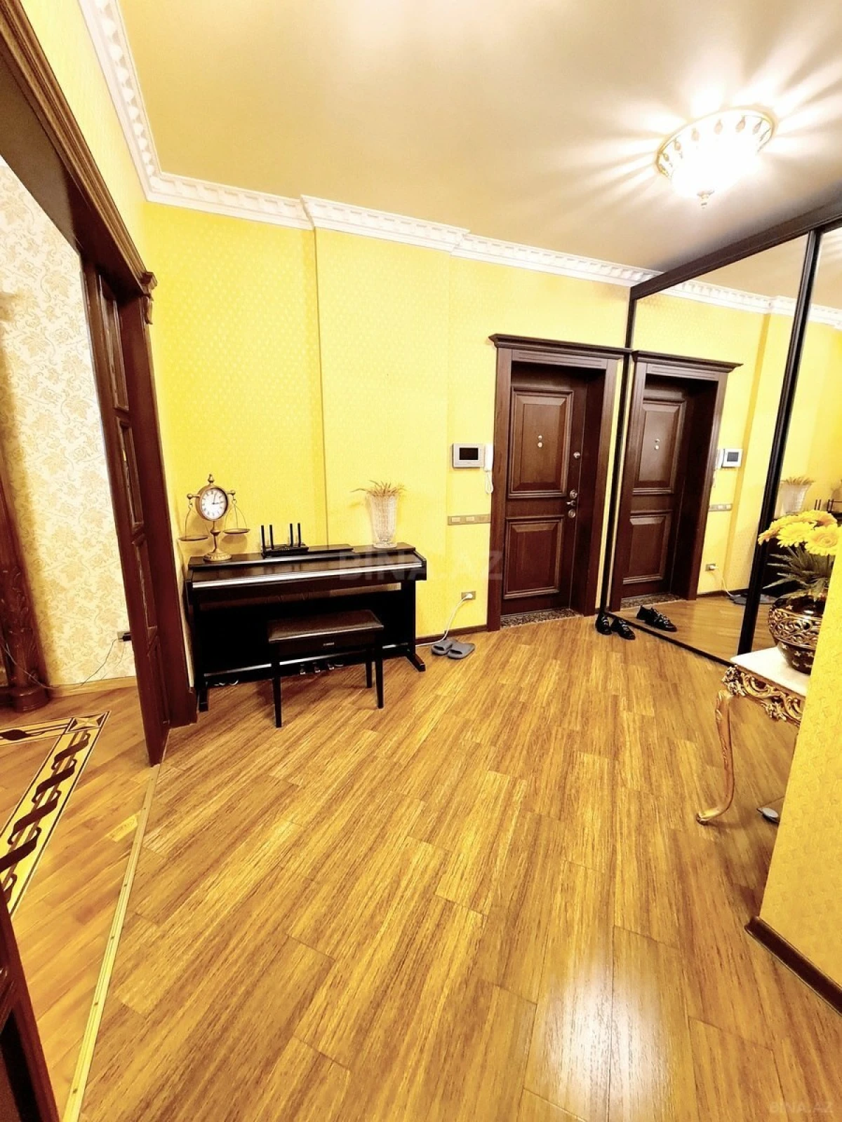 Satılır 3 otaqlı mənzil 130 m²