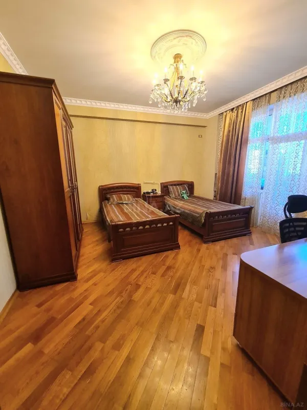 Satılır 3 otaqlı mənzil 130 m²