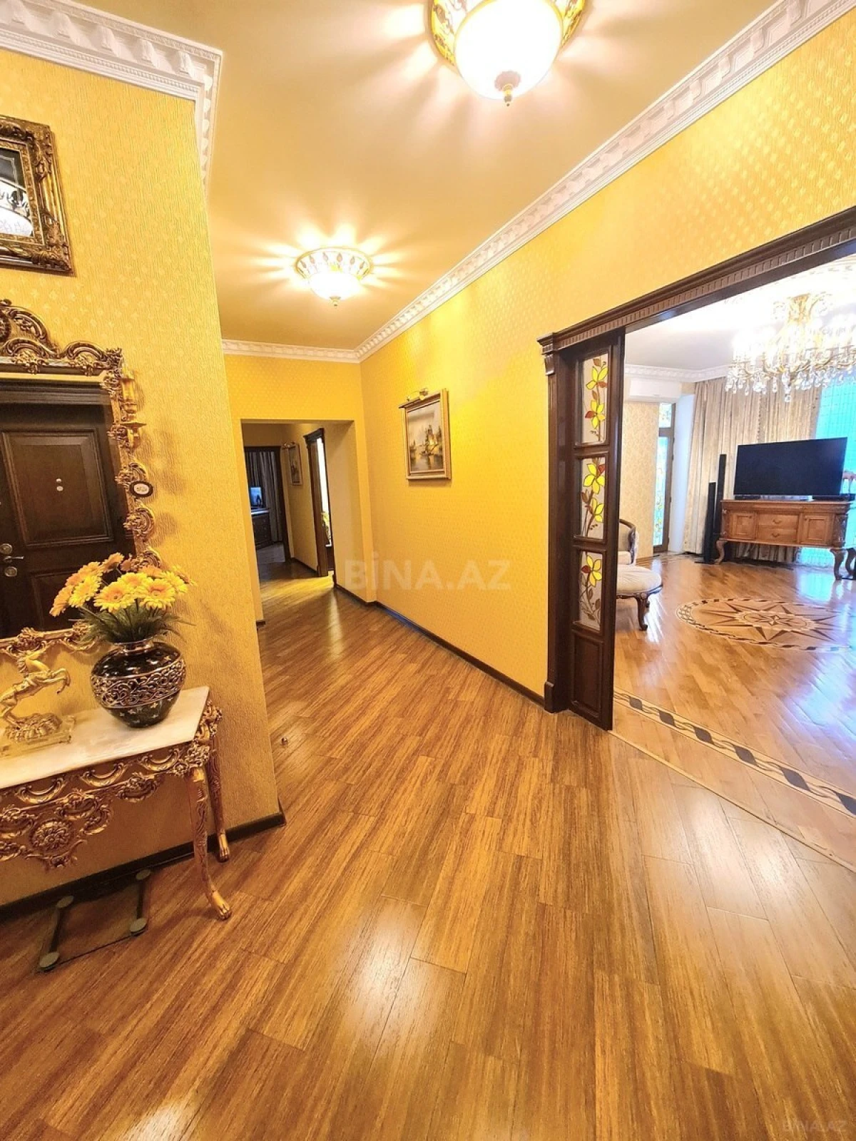 Satılır 3 otaqlı mənzil 130 m²