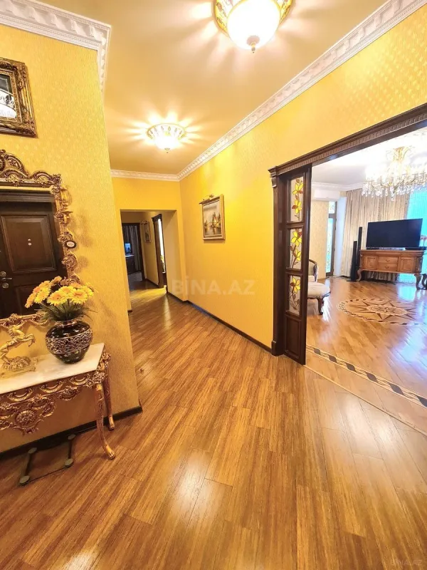 Satılır 3 otaqlı mənzil 130 m²