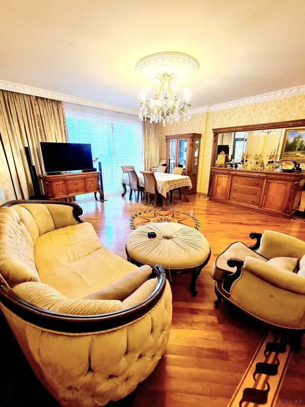 Satılır 3 otaqlı mənzil 130 m²