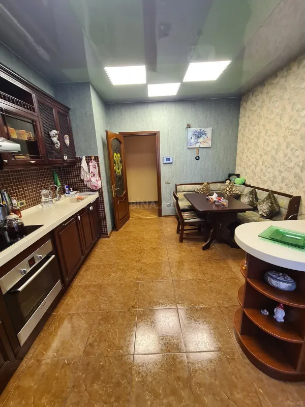 Satılır 3 otaqlı mənzil 130 m²