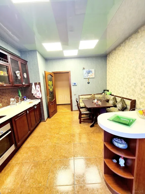 Satılır 3 otaqlı mənzil 130 m²