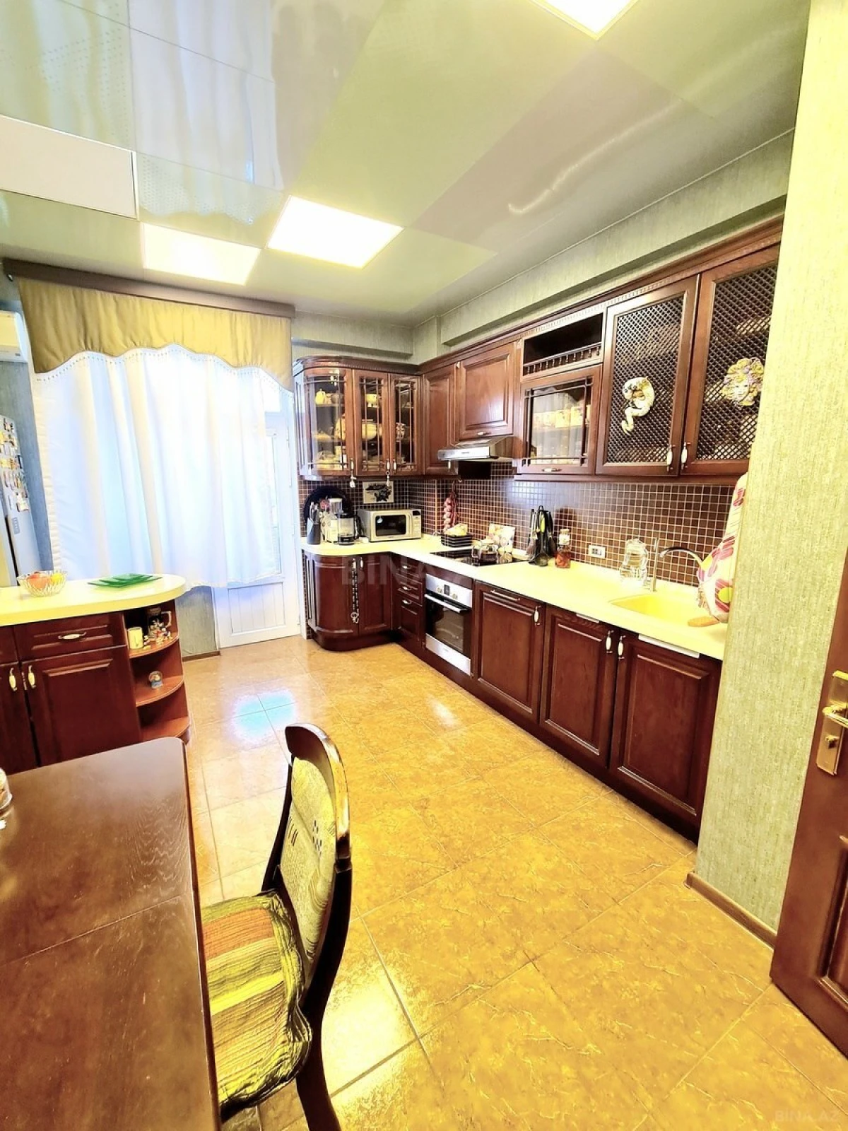 Satılır 3 otaqlı mənzil 130 m²