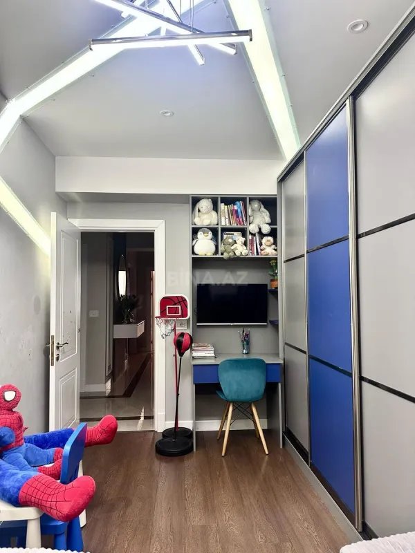 Satılır 4 otaqlı mənzil 155 m²