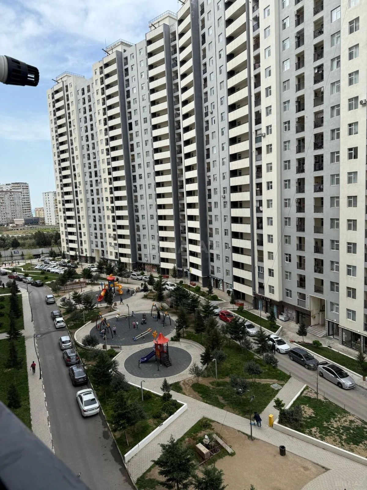 Satılır 4 otaqlı mənzil 155 m²