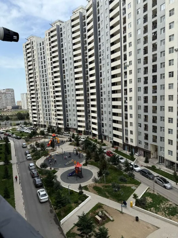 Satılır 4 otaqlı mənzil 155 m²