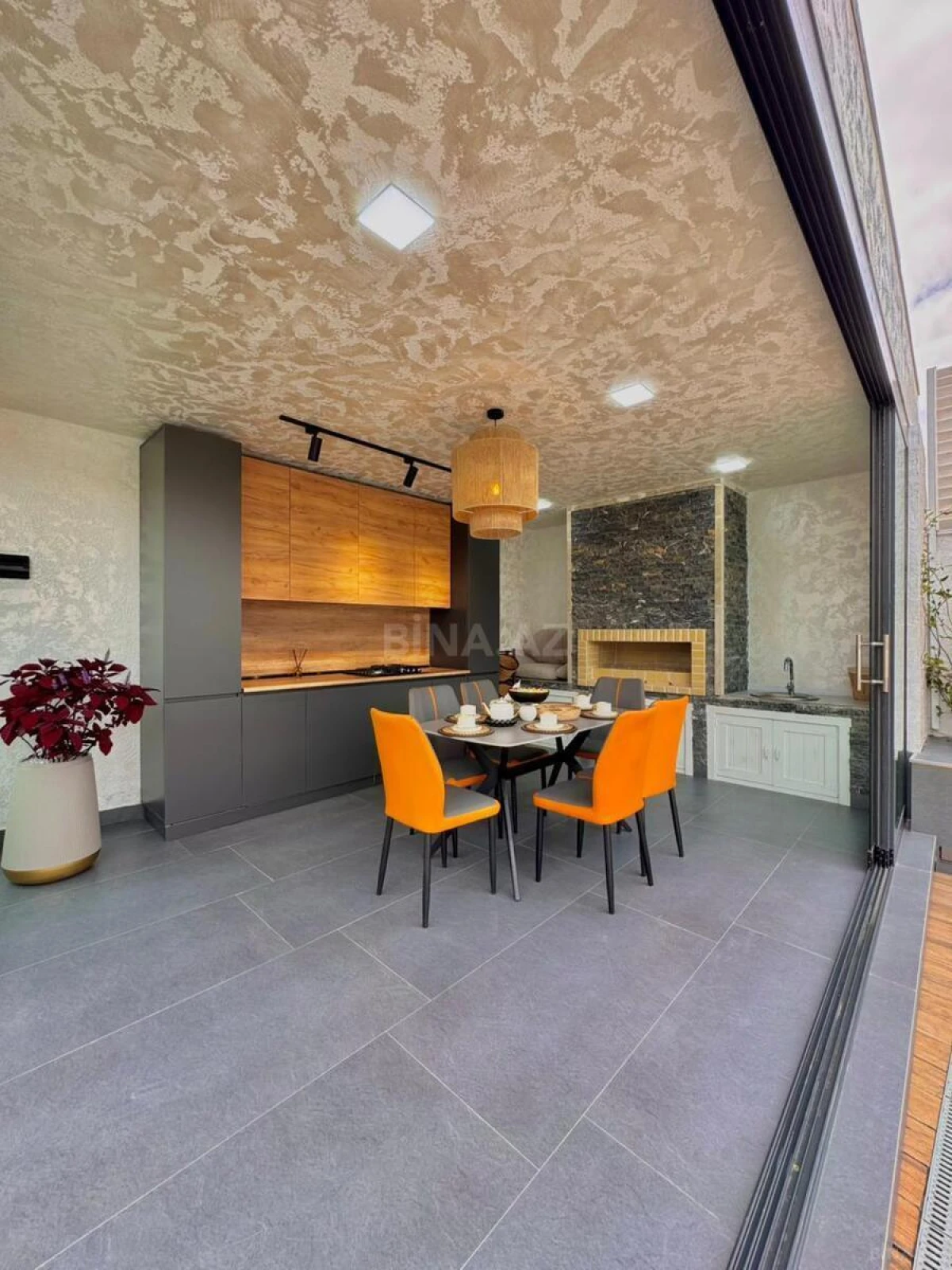 Satılır 5 otaqlı həyət evi 220 m²