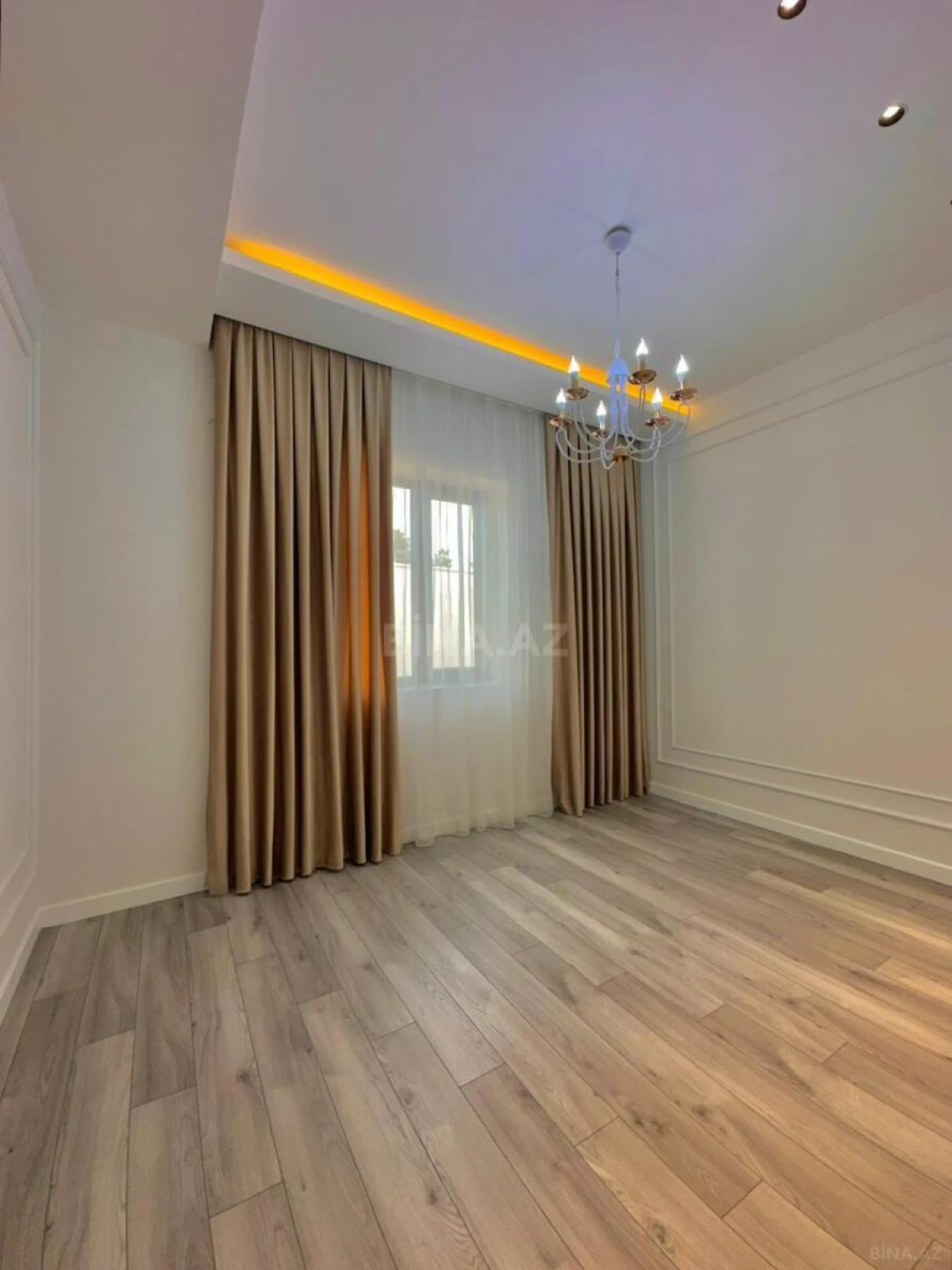 Satılır 5 otaqlı həyət evi 220 m²