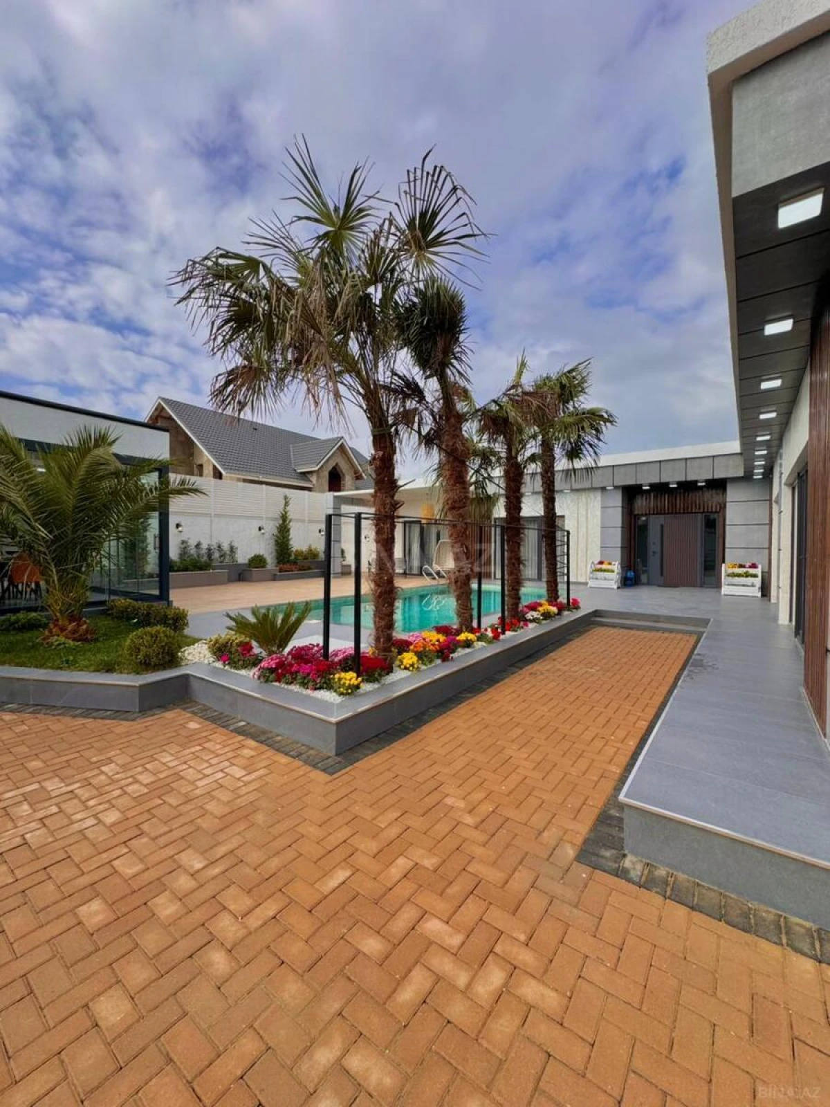 Satılır 5 otaqlı həyət evi 220 m²