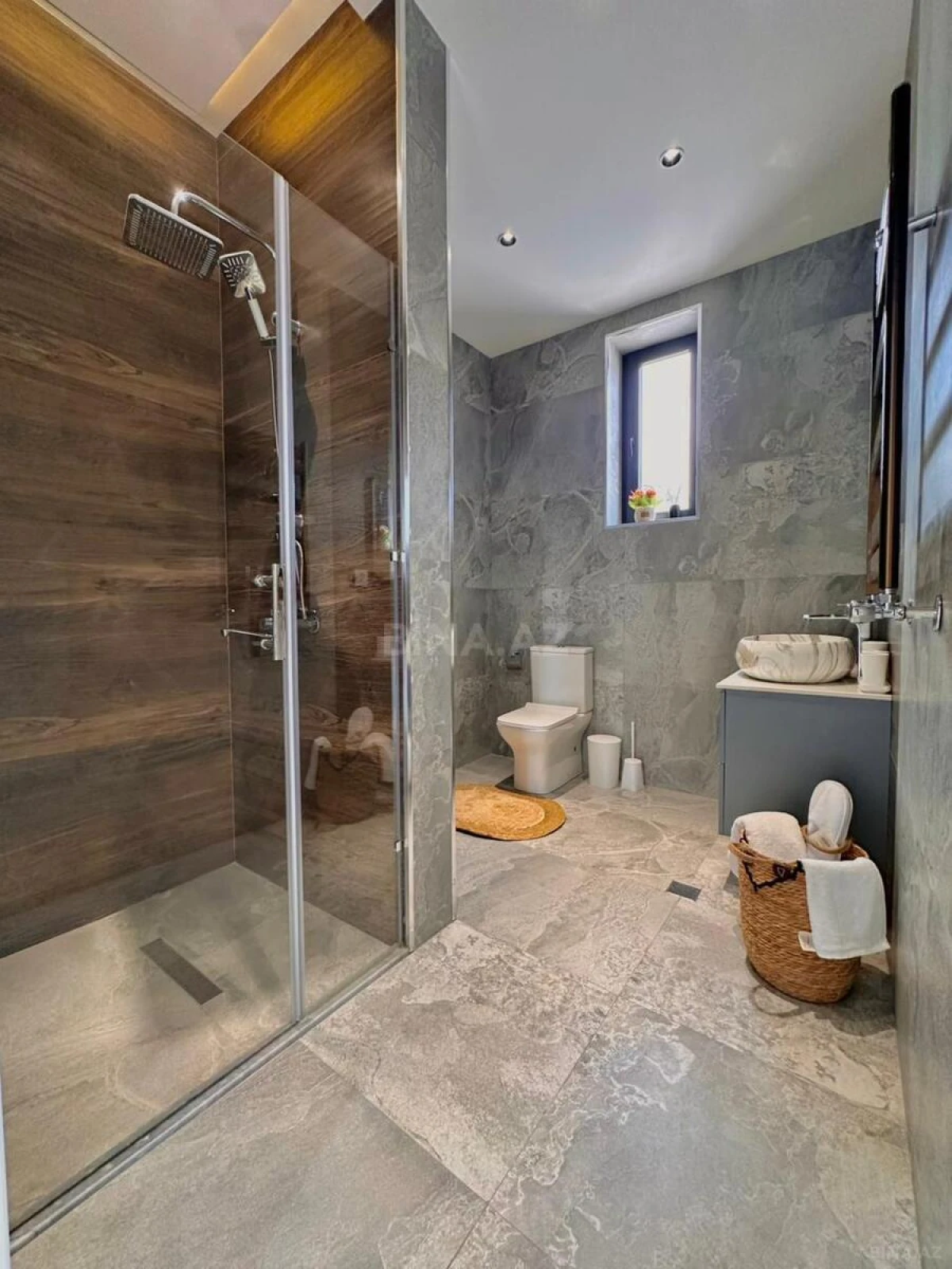 Satılır 5 otaqlı həyət evi 220 m²